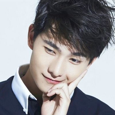 OnlyOne_CUS2's profile picture. 25 / 180 / 너 때문에 살았다고 끝없이 미뤄둔 말들이 있었다고 (이승희, 홀연)