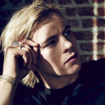 timott8's profile picture. 