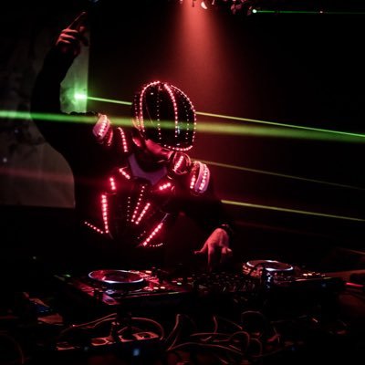 DJ | Singer | Gamer | Bookings (world) simon@smilemusicfestival.com | fb/djtheXworld | twitter/djtheXworld | instagram/djtheXworld | #lettherebelight