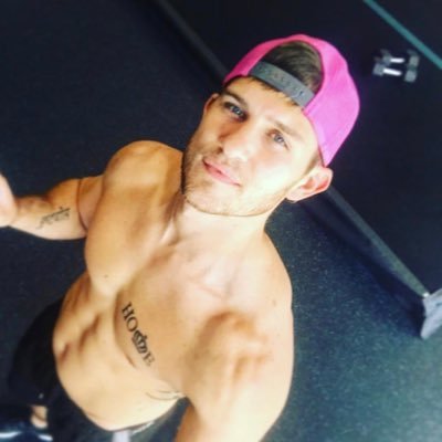 Engineer and Fitness Junkie 💪🏽 #CBJ 🏒 21 years young 🍺