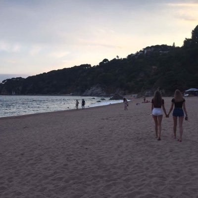 GirlsEasy's profile picture. Szia, ez egy két nem könnyű eset által vezetett Twitter. Legfrissebb hírek a hülyeségeinkről, a blogról, és minden másról. Have fun!🐙