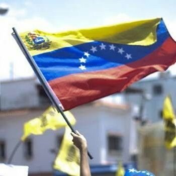 Especialista en Derecho y Politica internacionales