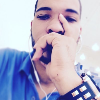 ManuelTurbi's profile picture. El silencio otorga, la sonrisa confirma, la mirada habla y la mala ortografía, decepciona. Aprende!!! ||