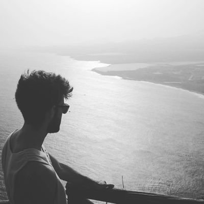 andfv_'s profile picture. Solutions architect 🚀 | Jugador de baloncesto, músico y aerotrastornado.