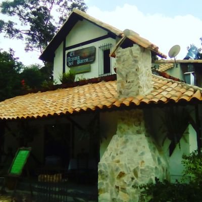 Restaurante de comida popular venezolana todo bajo un concepto de cocción en ollas de barro rojo del Estado Mérida.