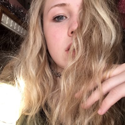 _erinalexandra_'s profile picture. 15y/o 👽Crybaby💦Tøp🖤P!atd💀