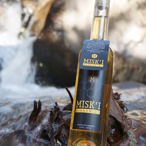 A partir de miel de los fértiles valles de Chile, agua purificada y gracias a un delicado proceso de fermentación artesanal surge HIDROMIEL MISK'I.