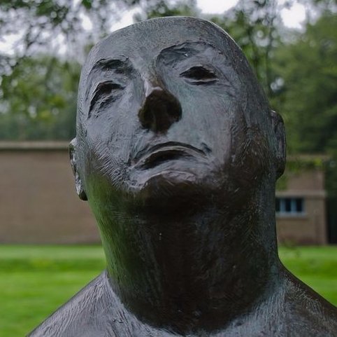Meneer Jacques. Geïnteresseerd in politiek en openbare bibliotheken.