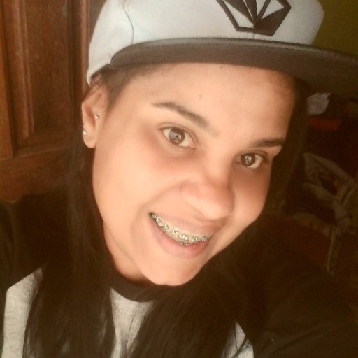 Muitas pessoas perdem
as pequenas alegrias enquanto
aguardam a grande felicidade.