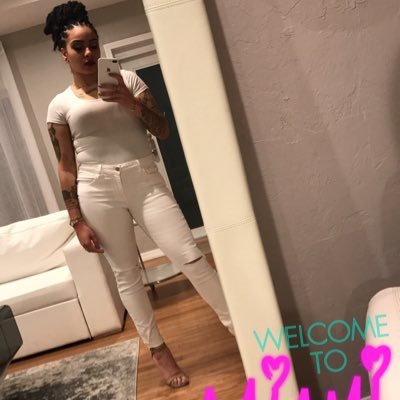 a_leeesh's profile picture. 