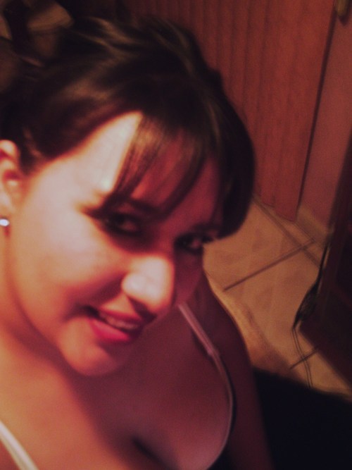 atzirysarmiento's profile picture. ayudando a los angelitos pero mmmm.... disfrutando a los bombones yomy yomy....