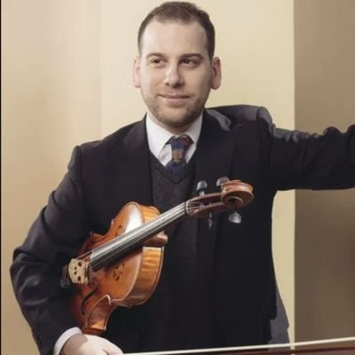 Viola principal de la @OFIL_Orquesta y violista del @triospleen.