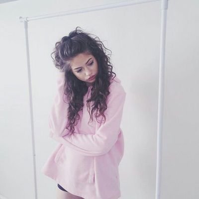 aweirdgiirl's profile picture. si les meilleurs partent en premier pourquoi j'suis encore là ? 🤟🏻