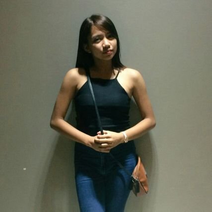 loisandrea_'s profile picture. "be strong"