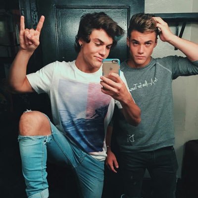 DON'T FOLLOW THIS ACCOUNT, INSTEAD FOLLOW : @REMORSEDOLAN maybe LIKE AND RT PINNED TWEET💕