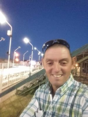 hombre mayor empleado público de entre rios hincha de River me gusta la música viajar
conocer