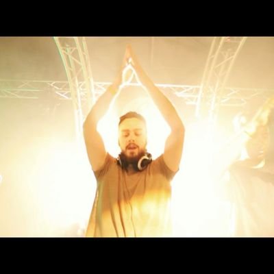 johndoublev's profile picture. https://t.co/kmTrqG2MrL