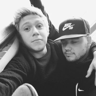 @NiallOfficial: Who is going to be my midnight kiss tonight? @Real_Liam_Payne: I volunteer xx :) || Yes, we ship Niam as a romance