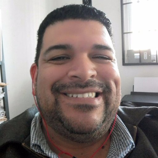 Developero, Geek, Marido Sumiso y Obediente, Padre Alcahuete. Gorito pero bieeen extremo.