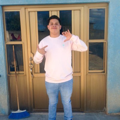 JulioLira19's profile picture. 16 😱/ 🇲🇽 Zac- 🇺🇸 AR / I love my hair 😊