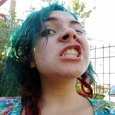 Vaal_Yevenes's profile picture. Divagante y natural, situada entre lo absurdo y lo irreal. Boticaria.