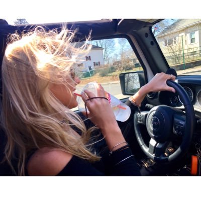 JenniferLyons26's profile picture. 