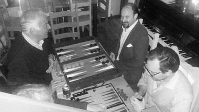 A monthly Backgammon Club in #Bath @brownsbath - friendly games over a pint or glass of wine. Beginners welcome & FREE to attend!