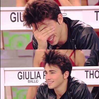 Ho 18 anni , vivo in Abruzzo e amo il calcio 😘 ❤ il suo sorriso è qualcosa di unico 😍Riki💙