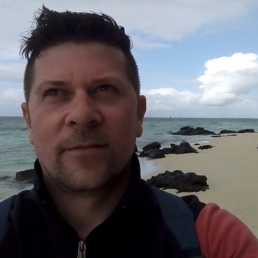 maurireali's profile picture. 