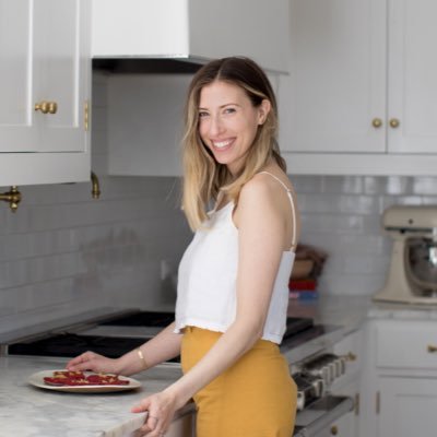 Nutritionist/Dietitian I Author 📙: The Food Therapist 〰 2/13/18  Being healthy doesn't have to suck. I swear!