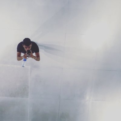 EllozLolz's profile picture. 