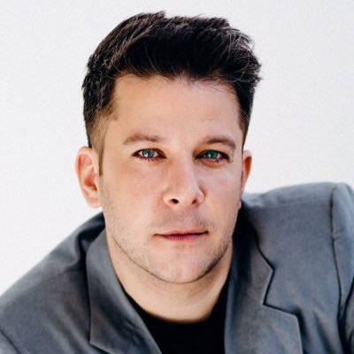Bilingual actor (RED 2, Meetings with a YP), Videographer https://t.co/CQNq11BWtV. Love/Create. -- Acteur bilingue. Aime/Crée. Joined February 11, 2015