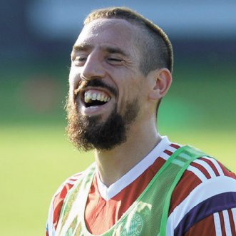 Toujours à la limite du hors-jeu comme Mitroglou. Fervent défenseur du N'golokantisme. Mes tweets disposent de l'immunité parlementaire.