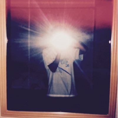 fuckfuckfucknf's profile picture. クレームブリュレの表面をスプーンの裏側で割るのがすきです。  あとギター、お酒。KYRIELOIDのリードギター。
