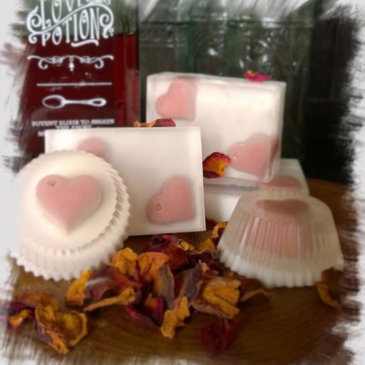Love to Lather make SLS, SLES and paraben-free soaps containing pure essential oils. Soaps made with love that love your skin.  Hand crafted in Yorkshire!