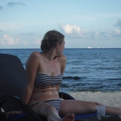 sarahblacker_'s profile picture. 