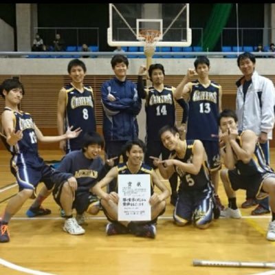 福井の社会人バスケチーム ”F.T.グリフィンズ”です！ 🏀福井で働くバスケ好きのメンバーが集まり、毎週火曜と金曜の週２回、練習に励んでいます⛹️平均年齢26歳の若いチーム▶︎大学生もいます▶︎平成27年度１部リーグ準優勝▶︎みなさん是非気軽にフォローやリプライしてくださいね🌟質問はDMで受け付けています！！