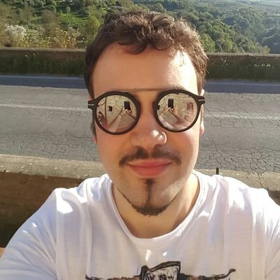 Tifoso della Robur e dell'Inter. Ho una grave malattia: IL CALCIO. Allenatore, runner, chitarrista d'occasione e viaggiatore. Insomma...un po'di tutto