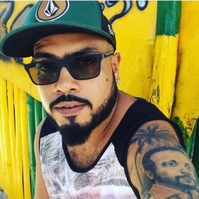 WhitakerMC's profile picture. #God1st 👆🏾#MusicProducer 🎤 #FilmMaker 🎬 #SoundEngineer 🎚 #DJ 📀 #direalKYO 🎶 #OldProvidence