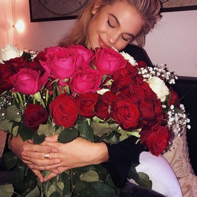 maiayourbae's profile picture. j'temmerde