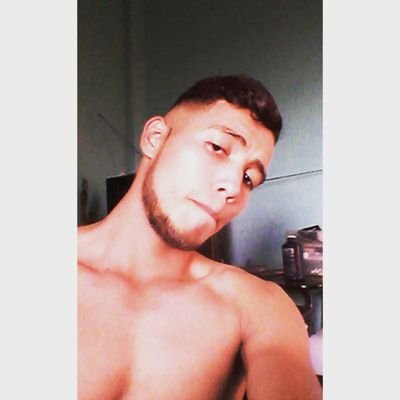 estudiante , tengo el suficiente dinero para vivir sin trabajar contando si me muero en dos días . un ser humano con toda la maldad y el veneno que amerita
