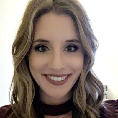 amandalizz_'s profile picture. I enjoy long romantic walks to the fridge 🍕 + lots of champs 🥂