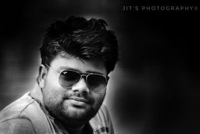 মনের ঘরে তালা দিয়ে চাবি নিয়ে আছেন সাঁই ,
আমি অধম,সাধ্য কী তার হুকুম ছাড়া বাইরে যাই ৷