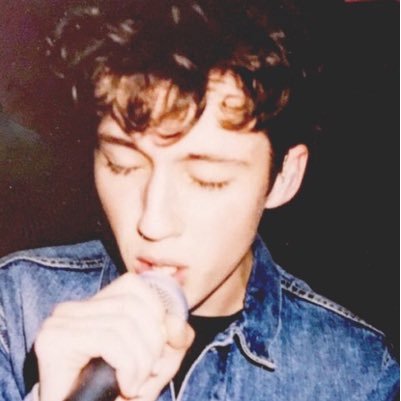 this is a ff from @twentyonedeyes it would be really nice if you follow back on there, have a lovely day :)