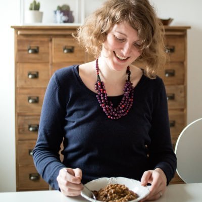 nadine | veganer foodie | der versuch, nachhaltig zu leben | manchmal cat content. lade kostenlos mein veganes kochbuch (nicht nur) für teenies herunter: