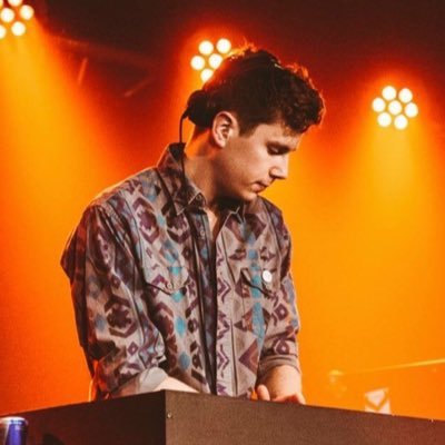 Slickk aka @SjoerdRomkes brings you his favorite and genre-breaking house- & electro music. Bookings/info: info@slickk.nl