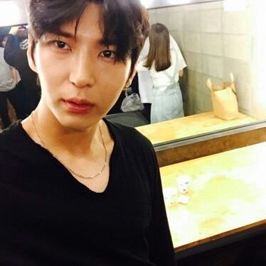 [90.봇] 빅스의 메인보컬 정택운 ㅡ 레오 입니다 | RP