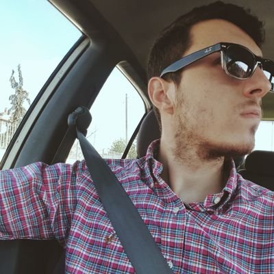 Zakxarias's profile picture. Πάσχω από το σύνδρομο της ψεύτικης δόνησης.