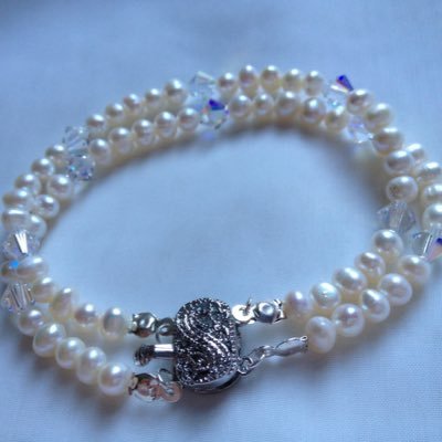 EJJewellery creates bespoke pieces to suit your need! Send us a message or email for more information on jewellery, tiara's, hair pieces for all occasions
