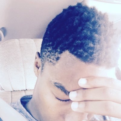 b_hz1818's profile picture. 